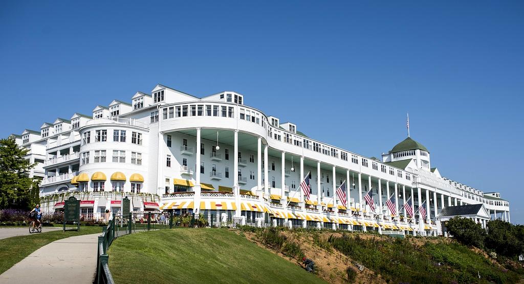 AI-powered search technology icon